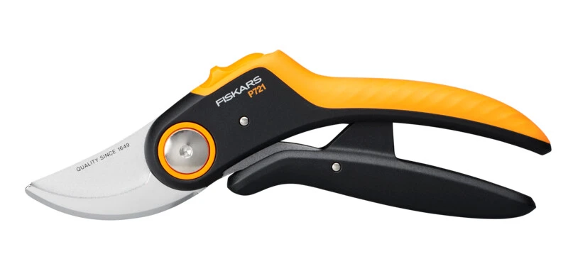 Sekatorius prasilenkiančiais ašmenimis Fiskars Plus PowerLever P721 (1057170)